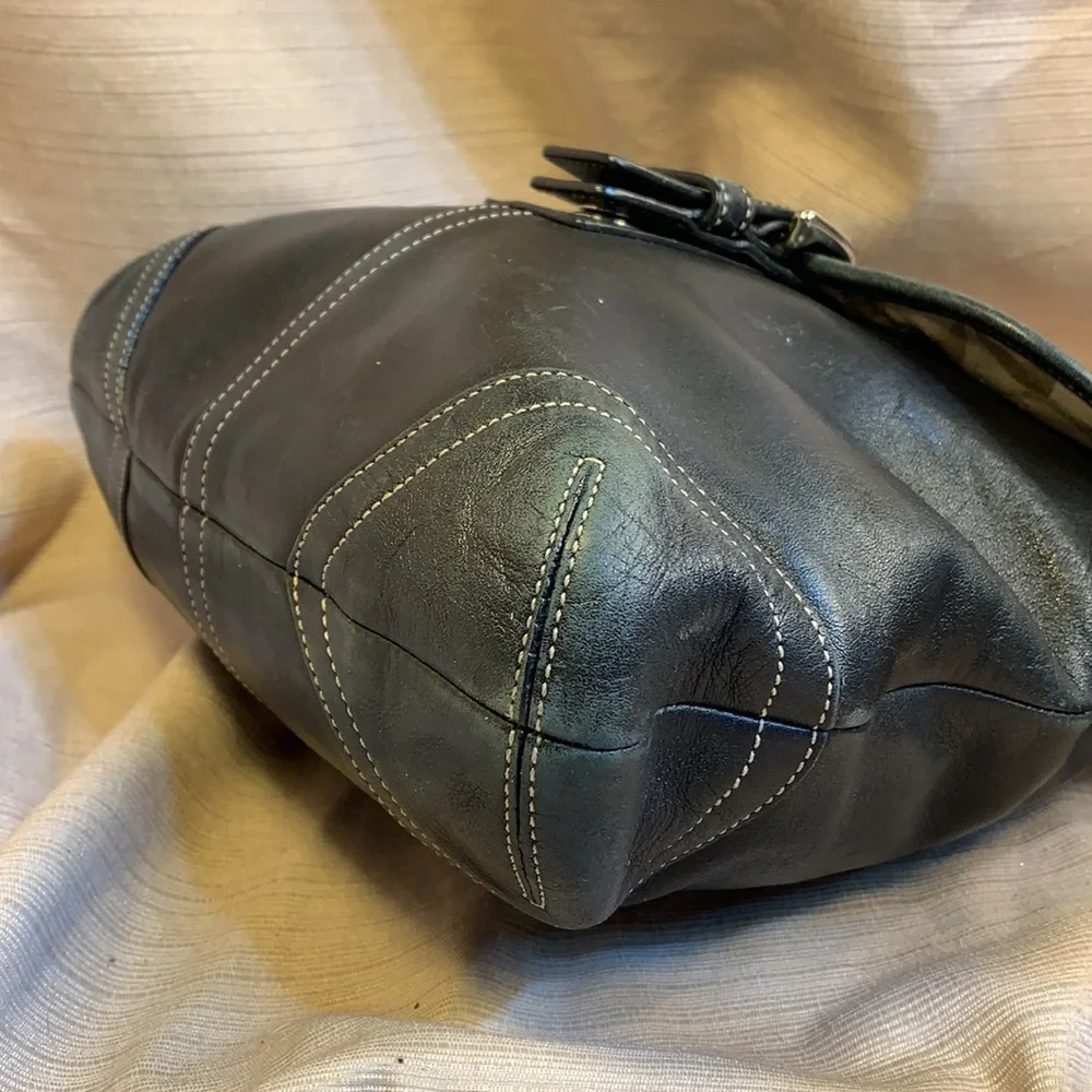 Coach vintage shoulder bag w/2 large compartments